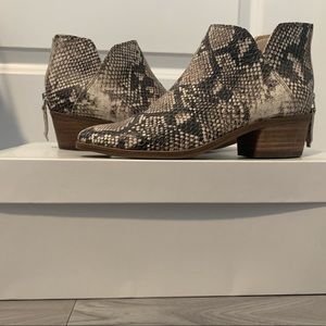 CUTE BOOTIES ONLY WORN ONCE